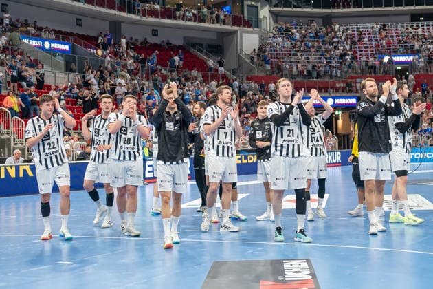 The THW Kiel team would like to thank the fans who traveled with them Bergischer HC vs THW KIel, Handball, DAIKIN HBL, Matchday 32, Season 2025 2026, 24 05 2026 Bergischer HC vs THW Kiel, Handball, DAIKIN HBL, Matchday 32, Season 2025 2026, 24 05 2026 Duesseldorf Copyright: xEibner-Pressefoto ThomasxHaeslerx EP_THR