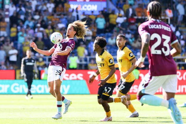 BURNLEY, ENGLAND - MAY 24: Hannibal Mejbri of Burnley controls the ball during the Premier League match between Burnley and Wolverhampton Wanderers at Turf Moor on May 24, 2026 in Burnley, England. Copyright: xSeanxChandlerx xSPPx Sportspressphoto_154098