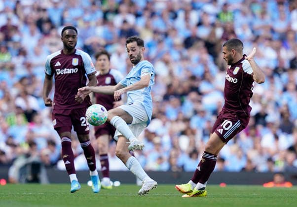Manchester, England, 24th May 2026. Bernardo Silva of Manchester City gets ahead of Emiliano Buendia of Aston Villa during the Manchester City vs Aston Villa Premier League match at the Etihad Stadium, Manchester. Picture credit should read: Andrew Yates Sportimage EDITORIAL USE ONLY. No use with unauthorised audio, video, data, fixture lists, club league logos or live services. Online in-match use limited to 120 images, no video emulation. No use in betting, games or single club league player publications. SPI_046_AY_Man_City_Villa SPI-4819-0051