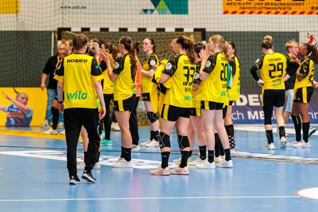 The Borussia Dortmund team is disappointed with the 28 27 defeat GER, HSG Blomberg Lippe vs Borussia Dortmund, Handball, 1 Bundesliga Women, Play Offs, Final, Game 2, 24 05 2026 GER, HSG Blomberg Lippe vs Borussia Dortmund, Handball, 1 Bundesliga Women, Play Offs, Final, Game 2, 24 05 2026 Blomberg Copyright: xEibner-Pressefoto JanxRollingerx EP_JSK