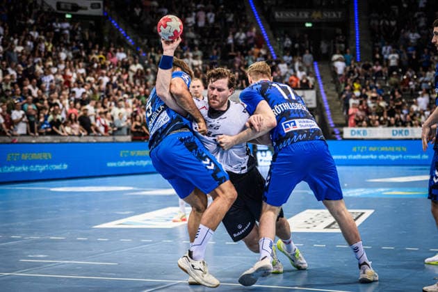 Johannes Golla SG Flensburg Handewitt, 04 is stopped by Antonio Serradilla TVB Stuttgart, 05 and Samuel Roethlisberger TVB Stuttgart, 17 GER, TVB Stuttgart SG Flensburg Handewitt, DAIKIN HBL, Handball, Bundesliga, 32 Matchday, Season 2025 2026, 24 05 2026 GER, TVB Stuttgart SG Flensburg Handewitt, DAIKIN HBL, Handball, Bundesliga, 32 Matchday, Season 2025 2026, 24 05 2026 Stuttgart Copyright: xSandyxDinkelackerx EP_SDR