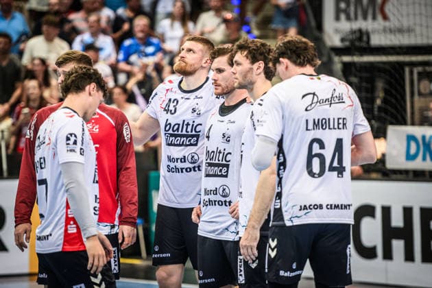 Johannes Golla SG Flensburg Handewitt, 04 , Center and team of SG Flensburg Handewitt visibly disappointed after away defeat in Stuttgart GER, TVB Stuttgart SG Flensburg Handewitt, DAIKIN HBL, Handball, Bundesliga, 32 Matchday, Season 2025 2026, 24 05 2026 GER, TVB Stuttgart SG Flensburg Handewitt, DAIKIN HBL, Handball, Bundesliga, 32 Matchday, Season 2025 2026, 24 05 2026 Stuttgart Copyright: xSandyxDinkelackerx EP_SDR
