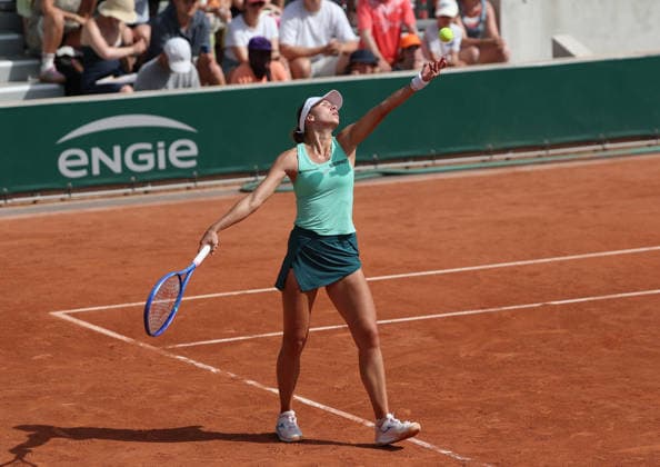 May 24, 2026, Paris, Ile De France, Francja: MAGDA LINETTE of Poland during the match against T. Valentova of Czech Republic in the first round of tennis tournament Roland Garros, Paris, France. Linette won 5:7, 6:4, 7:6 Tennis, Roland Garros 2026 - Magda Linette 5:7, 6:4, 7:6 (11-9) Tereza Valentova  - ZUMAc278 20260524_zsp_c278_053 Copyright: xMarcinxCholewinskix
