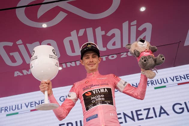 The pink jersey Denmark™s Jonas Vingegaard Hansen of Team Visma Lease A Bike celebrate on the podium after the Stage 15 of the Giro d™Italia, from Voghera to Milano, Italy, Sunday, May 24, 2026.  Copyright: xMarcoxAlpozzi LaPressex