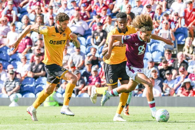 BURNLEY, ENGLAND - MAY 24: Hannibal Mejbri of Burnley controls the ball during the Premier League match between Burnley and Wolverhampton Wanderers at Turf Moor on May 24, 2026 in Burnley, England. Copyright: xSeanxChandlerx xSPPx Sportspressphoto_154125