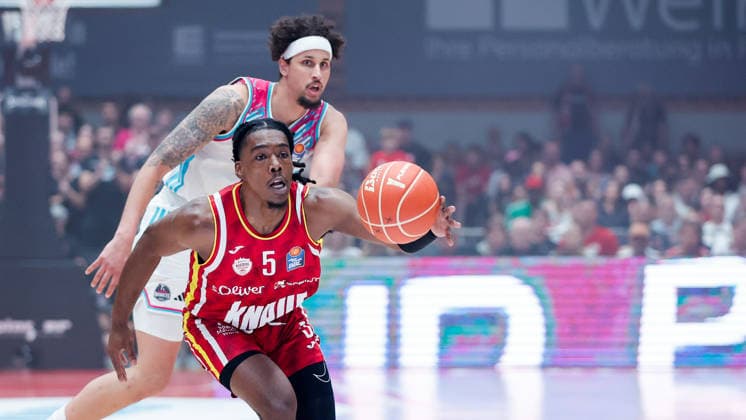 In the picture from left Michael Kessens Telekom Baskets Bonn, 6 against Marcus Carr Wuerzburg Baskets, 5 on the ball 24 05 2026, Basketball, Fitness First Wuerzburg Baskets vs Telekom Baskets Bonn, easyCredit BBL Playoffs, 4 Quarterfinals, Germany, 97072, tectake Arena Wuerzburg, Copyright: HMBxMedia xJulienxBecker