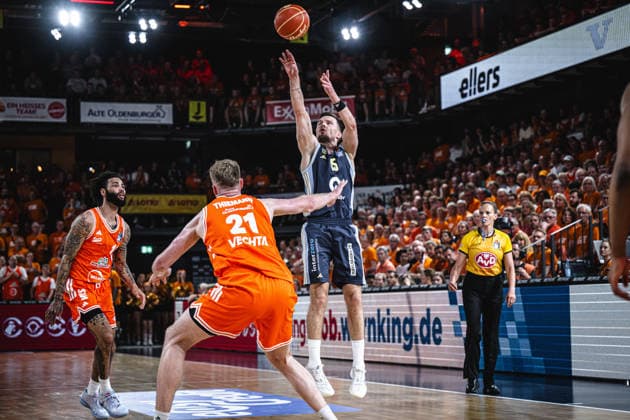 1 Basketball Bundesliga, easyCredit BBL, Season 2025 2026, Men, Playoffs, Quarterfinals, Game 4, 24 05 2026, RASTA Vechta ALBA Berlin Martin Hermannsson 15 ALBA BERLIN at Jumpshot Vechta RASTA Dome Lower Saxony Germany
