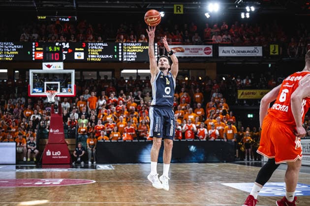1 Basketball Bundesliga, easyCredit BBL, Season 2025 2026, Men, Playoffs, Quarterfinals, Game 4, 24 05 2026, RASTA Vechta ALBA Berlin Martin Hermannsson 15 ALBA BERLIN at Jumpshot Vechta RASTA Dome Lower Saxony Germany
