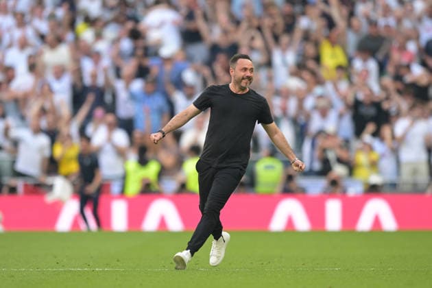 Spurs vs Everton, Premier League Tottenham Hotspur Stadium London. Roberto De Zerbi Manager of Tottenham Hotspur celebrates victory during the Spurs vs Everton final match of the 2025 26 Premier League season London Tottenham Hotspur Stadium UK Copyright: xMartinxDaltonx Spurs_vs_Everton_240526_MD_774