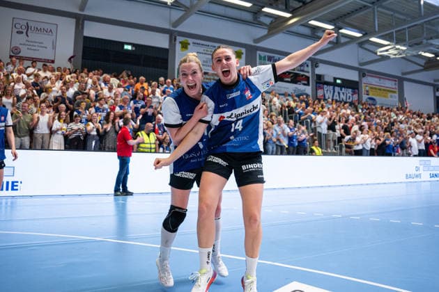 HSG Blomberg Lippe GER vs Borussia Dortmund GER Handball, 1 Handball Bundesliga Women, Final, Game 2, 24 5 2026, Season 2025 2026, Blomberg Alexia Hauf HSG Blomberg Lippe, 31 and Ona Vegue HSG Blomberg Lippe, 14 cheer after the victory against Borussia Dortmund GER Blomberg Sporthalle an der Ulmenallee Germany
