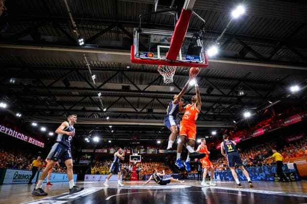 24 05 2026, Rasta Dome, Vechta Basketball, easyCredit Bundesliga, Playoffs quarter-finals, Rasta Vechta vs ALBA Berlin duel between Norris Agbakoko 17 Berlin and Alonzo Verge Jr 11 Vechta