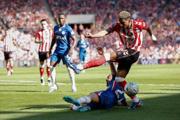 Sunderland v Chelsea, Premier League Malo Gusto of Chelsea blocks a shot by Nilson Angulo of Sunderland during the Sunderland v Chelsea Premier League match at the Stadium of Light, Sunderland, England on 24 May 2026 Credit: Craig Cowan Every Second Media Editorial use only. All images are copyright Every Second Media Limited. No images may be reproduced without prior permission. All rights reserved. Premier League and Football League images are subject to licensing agreements with Football DataCo Limited. see https: www.football-dataco.com Copyright: xIMAGO EveryxSecondxMediax ESM-2012-0091 CraigxCowanx xEveryxSecondxMediax