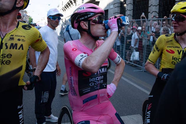 IPA85043988 - VINGEGAARD Jonas, TEAM VISMA LEASE A BIKE during the 15th stage of Giro d Italia 2026 in Milan, Italy, on may 24, 2026  Copyright: xSilviaxColombo IPAxSportx xx 85043988