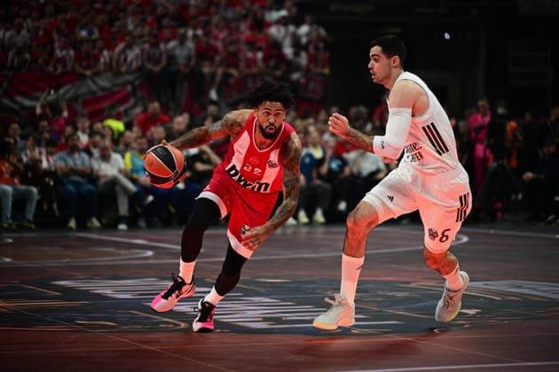 Olympiacos Piraeus v Real Madrid Euroleague Final Four Tyler Dorsey of Olympiacos brings the ball foward against Alberto Abalde of Real Madrid during the Euroleague match, Final Four, Final game between Olympiacos Piraeus v Real Madrid played at ATHENS Telekom Center Athens Stadium on May 24nd 2026 in Athens Greece Athens Greece Basketball Copyright: xAgenciaxLOFx