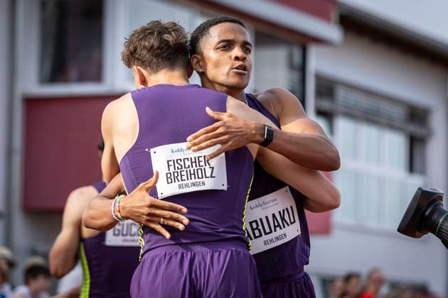 REHLINGEN , GERMANY - MAY 24: Joshua Abuaku (GER Eintracht Frankfurt e.V.) congrats Owe Fischer-Breiholz (GER Königsteiner LV) during the 61. Internationales Pfingstsportfest on 24.05.2026 at the Bungertstadion in Rehlingen-Siersburg (Saarland Deutschland). Saarland Deutschland Copyright: xLeahxKohringx