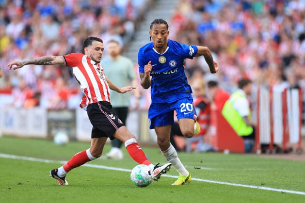 Sunderland v Chelsea Premier League Enzo Le FŽe of Sunderland (left) and Jo‹o Pedro of Chelsea in action during the Premier League match at the Stadium of Light, Sunderland 24 05 2026 UK Newspapers OUT Copyright: xFredxPalmerx FIL-23471-0198