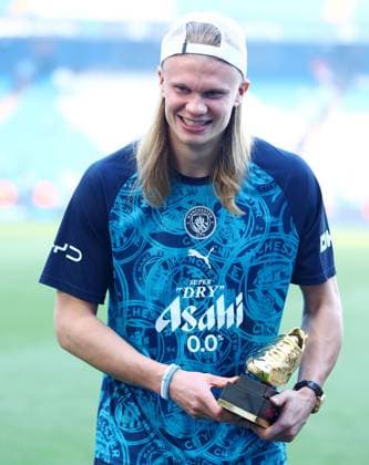 Erling Haaland of Manchester City holds the Premier League golden boot at the end of the match Manchester City v Aston Villa, Premier League, Football, Etihad Stadium, Manchester, UK - 24 May 2026Manchester Etihad Stadium United Kingdom EDITORIAL USE ONLY No use with unauthorised audio, video, data, fixture lists, club league logos or live services. Online in-match use limited to 120 images, no video emulation. No use in betting, games or single club league player publications.  Copyright: xMattxWest Shutterstockx 16889851au