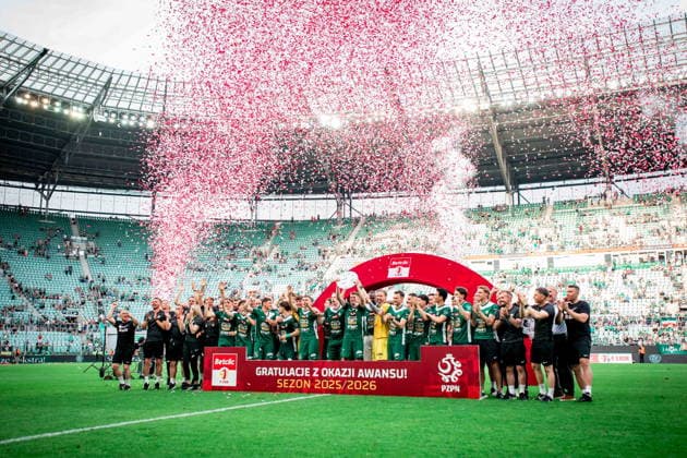 2026.05.24 Wroclaw Pilka nozna, Betclic 1.Liga sezon 2025 2026 Slask Wroclaw - Pogon Grodzisk Mazowiecki N z awans Slaska Wroclaw do ekstraklasy radosc feta patera Piotr Samiec Talar Foto Mateusz Porzucek PressFocus 2026.05.24 Wroclaw Football Polish Second division season 2025 2026 Slask Wroclaw - Pogon Grodzisk Mazowiecki awans Slaska Wroclaw do ekstraklasy radosc feta patera Piotr Samiec Talar Credit: Mateusz Porzucek PressFocus NEWSPIX.PL --- newspix.pl 