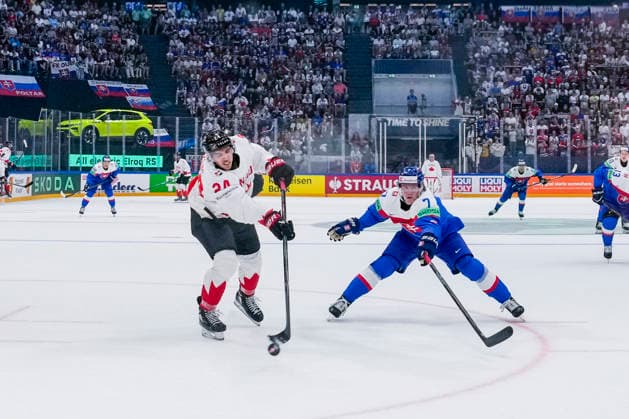 FRIBOURG, SWITZERLAND MAY 24 Dylan Cozens of Canada L against Maxim Strbak of Slovakia R during the 2026 IIHF Ice Hockey World Championship Switzerland game between Slovakia and Canada at BCF Arena on May 24, 2026 in Fribourg, Fribourg Fribourg BCF Arena Fribourg Switzerland Copyright: xJustPictures.ch JarixPestelaccix jp-en-EuSpIm-JP6_JAR_Slovakia_Canada_24May2026_00059