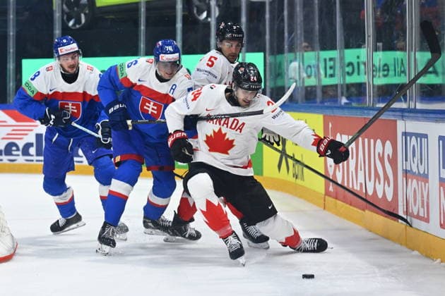 L-R Oliver Okuliar and Martin Pospisil (both SVK) and Denton Mateychuk and Dylan Cozens (both CAN) in action during to the group B match of the World Ice hockey, Eishockey Championship, Slovakia - Canada, Fribourg, Switzerland, on May 24, 2026. (CTKxPhoto RadekxPetrasek) CTKPhotoP2026052406442  CTKPhotoP2026052406442