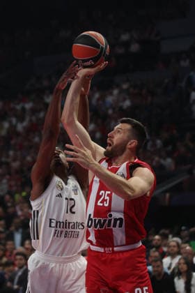 Olympiacos Piraeus v Real Madrid - EuroLeague Final ATHENS, GREECE - MAY 24: Alec Peters (25) of Olympiacos Piraeus in action during the men s EuroLeague final basketball match between Olympiacos Piraeus and Real Madrid at the Telekom Center in Athens, Greece, on May 24, 2026. Ayhan Mehmet Anadolu Athens Greece. Editorial use only. Please get in touch for any other usage.  Copyright: x2026xAnadoluxAyhanxMehmetx