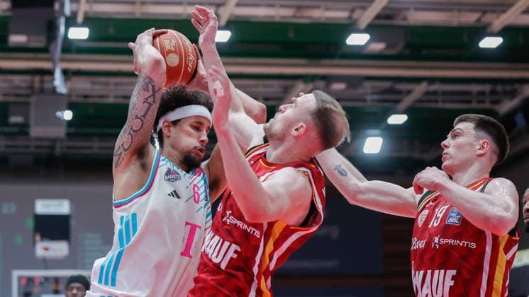 In the picture from left Michael Kessens Telekom Baskets Bonn, 6 with the rebound against Lukas Herzog Wuerzburg Baskets, 1 and Christian Skladanowski Wuerzburg Baskets, 19 24 05 2026, Basketball, Fitness First Wuerzburg Baskets vs Telekom Baskets Bonn, easyCredit BBL Playoffs, 4 Quarterfinals, Germany, 97072, tectake Arena Wuerzburg, Copyright: HMBxMedia xJulienxBecker