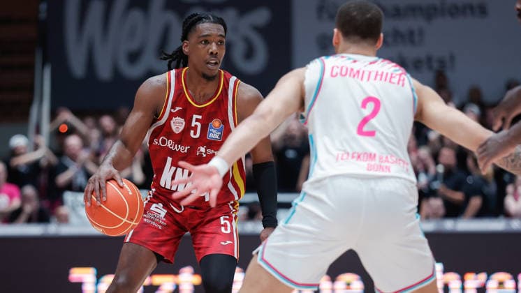 In the picture from left Marcus Carr Wuerzburg Baskets, 5 on the ball against Alijah Comithier Telekom Baskets Bonn, 2 24 05 2026, Basketball, Fitness First Wuerzburg Baskets vs Telekom Baskets Bonn, easyCredit BBL Playoffs, 4 Quarterfinals, Germany, 97072, tectake Arena Wuerzburg, Copyright: HMBxMedia xJulienxBecker
