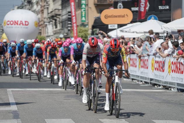 Giro D Italia 2026, Stage 15 Voghera Milan Cyclists compete in stage 15 of the Giro d Italia 2026 from Voghera to Milan, Italy, on May 24, 2026. MILAN Italy  Copyright: xEmanuelexRobertoxDexCarlix originalFilename:decarli-notitle260524_npFjj.jpg