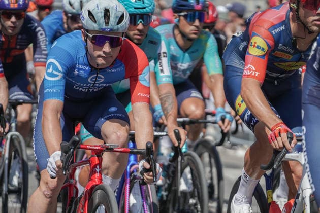 Giro D Italia 2026, Stage 15 Voghera Milan Cyclists compete in stage 15 of the Giro d Italia 2026 from Voghera to Milan, Italy, on May 24, 2026. MILAN Italy  Copyright: xEmanuelexRobertoxDexCarlix originalFilename:decarli-notitle260524_npVfp.jpg