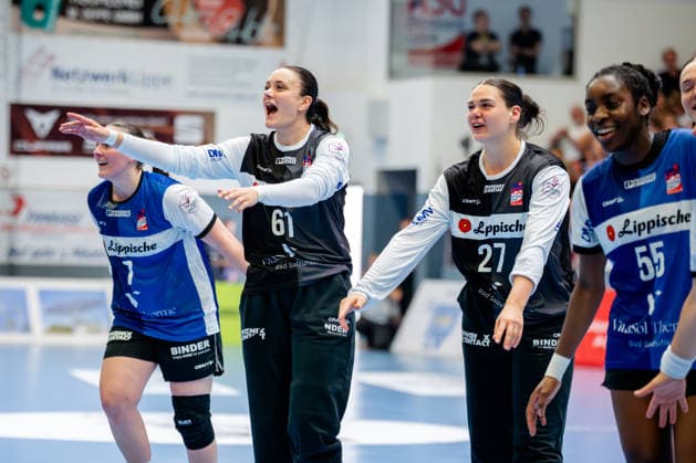 Blomberg, 24 05 2026, Handball, Women, Alsco Handball Bundesliga, Playoff, Final game 2, 2025 2026 HSG Blomberg Lippe BVB Borussia Dortmund Happy faces among the Blomberg players Nicole Roth HSG Blomberg Lippe, 61 and Lara Lepschi HSG Blomberg Lippe, 27