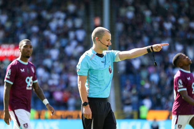 Referee Andrew Kitchen points to the spot for a penalty during the Premier League match between Burnley and Wolverhampton Wanderers at Turf Moor on May 24, 2026 in Burnley, England. Copyright: xSeanxChandlerx xSPPx Sportspressphoto_154320