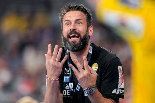 Bennet Wiegert coach, head coach, SCM , gives instructions, gestures, gesturing with arms, single picture, single photo, action, action, 24 05 2026, Mannheim Germany , Handball, Bundesliga, Rhein Neckar Löwen SC Magdeburg xozx