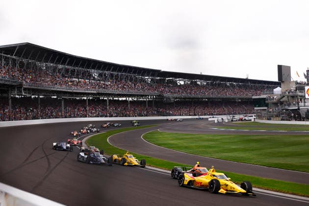 INDIANAPOLIS, IN - MAY 24: The field goes through turn one during the NTT IndyCar, Indy Car, IRL, USA Series Indianapolis 500 presented by Gainbridge on May 24, 2026 at Indianapolis Motor Speedway at the Indianapolis, IN. (Photo by Jeffrey Brown Icon Sportswire) AUTO: MAY 24 NTT IndyCar Series Indianapolis 500 presented by Gainbridge EDITORIAL USE ONLY Icon052426042500