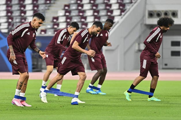 Qatar national team, Nationalteam Training session For FIFA World Cup, WM, Weltmeisterschaft, Fussball 2026 Qatar national team players warm up during the final local training session at Khalifa International Stadium in Doha, Qatar, on May 24, 2026, as the squad completes its final preparations on home soil ahead of the FIFA World Cup 2026. Qatar will play friendly matches against the Republic of Ireland and El Salvador as part of its build-up to the tournament. DOHA Qatar Copyright: xNOUSHADx