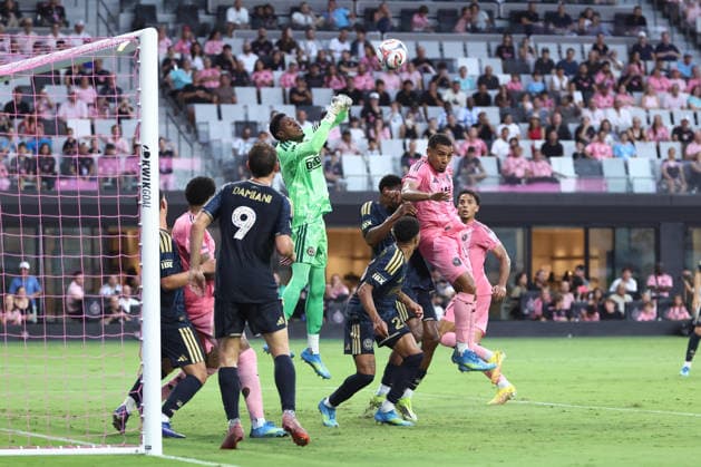 MIAMI, FL - MAY 24: Philadelphia Union goalkeeper Andre Blake (18) hits the bal away from the goal in the first half during the match between Philadelphia Union and Inter Miami CF on Sunday, May 24, 2026 at Nu Stadium in Miami, FL (Photo by Peter Joneleit Icon Sportswire) SOCCER: MAY 24 MLS, Fussball Herren, USA Inter Miami CF vs Philadelphia Union EDITORIAL USE ONLY Icon2605024008
