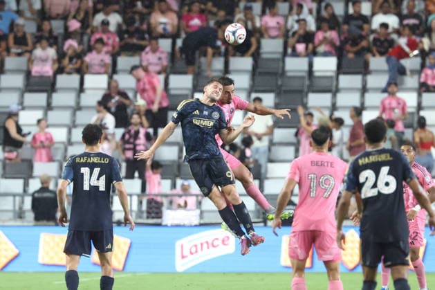 MIAMI, FL - MAY 24: a player form each time battle for a header in the second half during the match between Philadelphia Union and Inter Miami CF on Sunday, May 24, 2026 at Nu Stadium in Miami, FL (Photo by Peter Joneleit Icon Sportswire) SOCCER: MAY 24 MLS, Fussball Herren, USA Inter Miami CF vs Philadelphia Union EDITORIAL USE ONLY Icon2605024029