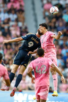 May 24, 2026, Miami, Florida, USA: Inter Miami defender Ian Fray (17) and Philadelphia Union forward Bruno Damiani (9) battle for the ball during a Major League Soccer match between Inter Miami CF and Philadelphia Union at NU Stadium, Miami. Miami USA - ZUMAa257 20260524_zsp_a257_009 Copyright: xChrisxArjoonx