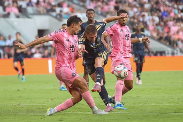 May 24, 2026, Miami, Florida, USA: Inter Miami defender Gonzalo LujoÂ¡n (2) and Philadelphia Union forward Bruno Damiani (9) battle for a ball during a Major League Soccer match between Inter Miami CF and Philadelphia Union at NU Stadium, Miami. Soccer 2026: Inter Miami CF 6:4 Philadelphia Union.  - ZUMAa257 20260524_zsp_a257_012 Copyright: xChrisxArjoonx