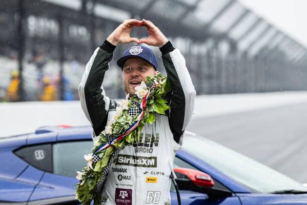 May 24, 2026, Speedway, Indiana, USA: FELIX ROSENQVIST, driver of the No. 60 Honda for Meyer Shank Racing w Curb Agajanian, gestures to the fans after winning the 110th Indianapolis 500 at Indianapolis Motor Speedway. Speedway USA - ZUMAw173 20260524_zsp_w173_019 Copyright: xLukexWelshx