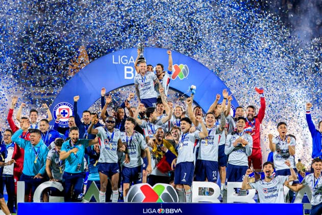 LIGA BBVA MX TORNEO CLAUSURA 2026 FINAL LIGA BBVA MX TORNEO CLAUSURA 2026 FINAL PUMAS VS CRUZ AZUL 24052026 MEXICO CITY, MEXICO Photo of players of Cruz Azul celebrating with the champion trophy, after defeating Pumas in the final of the Liga BBVA MX Torneo Clausura 2026, held at the Estadio Olimpico of Mexico City Photo of players of Cruz Azul celebrating with the champion trophy, after defeating Pumas in the final of the Liga BBVA MX Torneo Clausura 2026, held at the Estadio Olimpico of Mexico City PHOTO BY IMAGENSHOP AGENCIA FOTOGRAFICA MEXICO CITY MEXICO CITY MEXICO CITY MEXICO Copyright: xJorgexReyesx