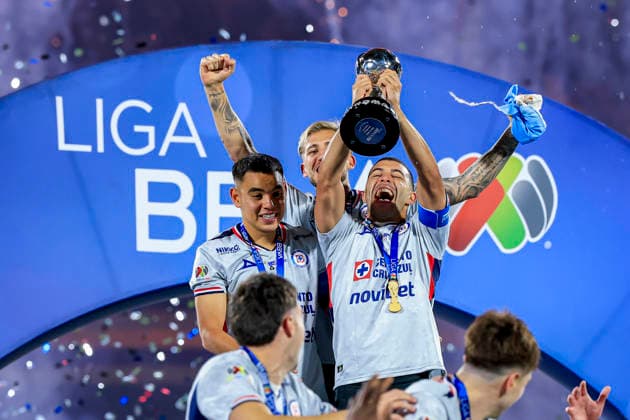 LIGA BBVA MX TORNEO CLAUSURA 2026 FINAL LIGA BBVA MX TORNEO CLAUSURA 2026 FINAL PUMAS VS CRUZ AZUL 24052026 MEXICO CITY, MEXICO Photo of players of Cruz Azul celebrating with the champion trophy, after defeating Pumas in the final of the Liga BBVA MX Torneo Clausura 2026, held at the Estadio Olimpico of Mexico City Photo of players of Cruz Azul celebrating with the champion trophy, after defeating Pumas in the final of the Liga BBVA MX Torneo Clausura 2026, held at the Estadio Olimpico of Mexico City PHOTO BY IMAGENSHOP AGENCIA FOTOGRAFICA MEXICO CITY MEXICO CITY MEXICO CITY MEXICO Copyright: xJorgexReyesx
