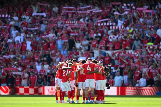 Nottingham Forest v Bournemouth - Premier League Forest players huddle during the Premier League match between Nottingham Forest and Bournemouth at the City Ground in Nottingham, United Kingdom, on May 24, 2026. Nottingham Nottinghamshire United Kingdom  Copyright: xMIxNewsx originalFilename:fletcher-nottingh260524_npUtm.jpg
