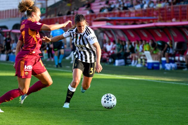 IPA85057675 - Estela Carbonell (Juventus) in action against Alayah Pilgrim (Roma) during Final - Juventus FC vs AS Roma, Italian Coppa Italia Women football match in Vicenza, Italy, May 24 2026  Copyright: xEttorexGriffoni IPAxSportx xx 85057675