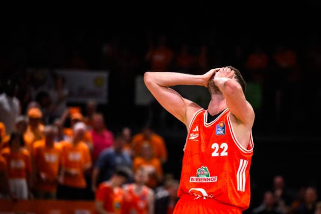 24 05 2026, Rasta Dome, Vechta Basketball, easyCredit Bundesliga, Playoffs quarterfinals, Rasta Vechta vs ALBA Berlin Tibor Pleiß Pleiss 22 Vechta disappointed disappointed sad