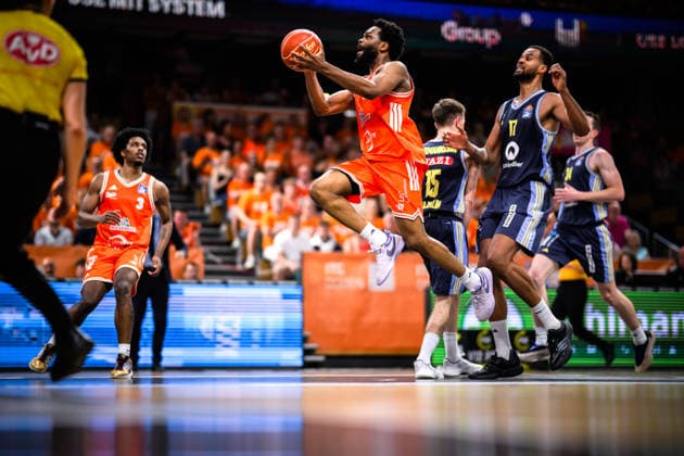24 05 2026, Rasta Dome, Vechta Basketball, easyCredit Bundesliga, Playoffs quarterfinals, Rasta Vechta vs ALBA Berlin Basket shot Lloyd Pandi 41 Vechta vs Norris Agbakoko 17 Berlin