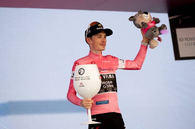 IPA85061283 - VINGEGAARD Jonas, TEAM VISMA LEASE A BIKE during the 15th stage of Giro d Italia 2026 in Milan, Italy, on may 24, 2026  Copyright: xSilviaxColombo IPAxSportx xx 85061283