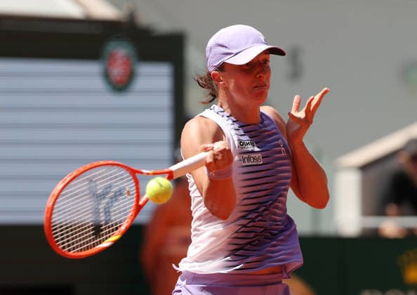 May 25, 2026, Paris, Ile De France, Francja: IGA SWIATEK of Poland during the match against E. Jones of Australia in the first round of tennis tournament Roland Garros, Paris, France. Swiatek won 6:1, 6:2. Paris Francja - ZUMAc278 20260525_zsp_c278_010 Copyright: xMarcinxCholewinskix