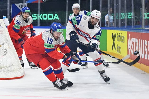 From left Jakub Flek of Czech Republic and Eirik Salsten of Norway in action during the IIHF World Championship, WM, Weltmeisterschaft Group B match Czech Republic vs Norway on May 25, 2026, Fribourg, Switzerland. (CTKxPhoto RadekxPetrasek) CTKPhotoP2026052505419  CTKPhotoP2026052505419