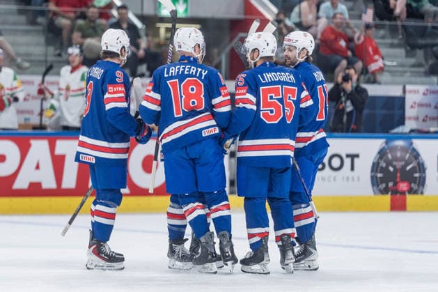 25 05 2026, Zurich, Swiss Life Arena, Ice Hockey World Championships USA Hungary, Goal celebration USA to 1 0 18 Sam Lafferty United States , 55 Ryan Lindgren United States , 9 Ryan Leonard United States Zurich Swiss Life Arena Zurich Switzerland Copyright: xJustPictures.ch StefanxEmchx jp-de-StEm-DSC0038820260525