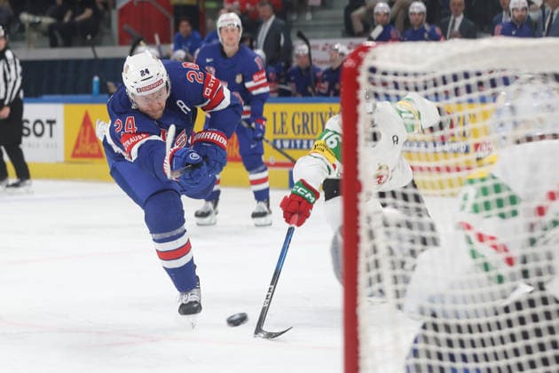 25 05 2026 Swiss Life Arena Zurich , SWITZERLAND, Mens Ice Hockey IIHF World Championship Zurich 2026 Group A USA HUN Mathieu Olivier left, USA in front of goaltender Adam Vay HUN